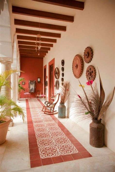 Possiamo ritrovarlo in arredi grandi e piccoli, in complementi o anche solo in decorazioni che delineano questo stile in ambienti neutri. Come arredare casa in stile messicano | Arredamento in ...