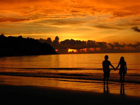 http://chobirdokan.files.wordpress.com/2013/10/couple-at-sunset-1-4.jpg | Life is Beautiful ...