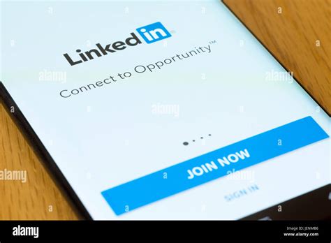 Linkedin App High Resolution Stock Photography And Images Alamy