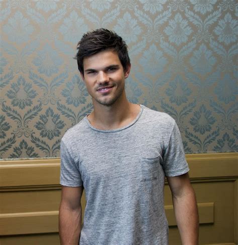 Actualizado Portraits de Taylor Lautner en Conferencia de Prensa de Grown Ups en México