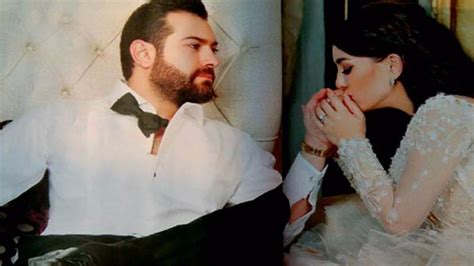 ولدت كندة علوش في 27 مارس 1982 بمدينة حماة السورية لأب يعمل طبيب وأم مهندسة درست الأدب الفرنسي بالجامعة قبل أن تنتقل لدراسة النقد المسرحي وتخرجت في المعهد العالي للفنون المسرحية بدمشق ، تزوجت من الممثل. ‫حفل زفافف كندة علوش وعمرو يوسف "لقطات جديدة"‬‎ - YouTube