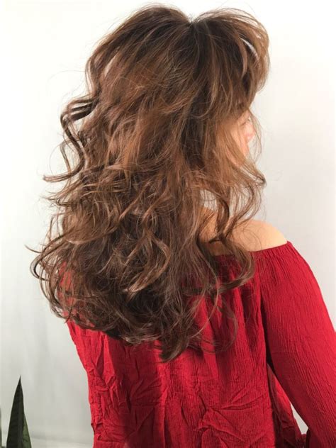 If you've been growing your hair out, you might be wondering what to do with your new long locks. Pin by Yan Yi Chen on 長捲髮 | Hair styles, Long hair styles ...