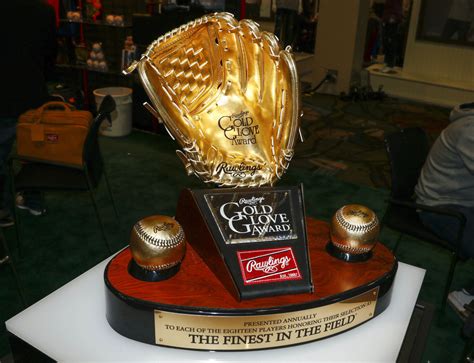 Rawlings Finally Introduces A Gold Glove Award For Utility Players