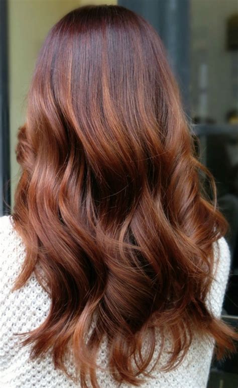 la coloration châtain cuivré pour sublimer votre vision d automne coiffures pour rousses