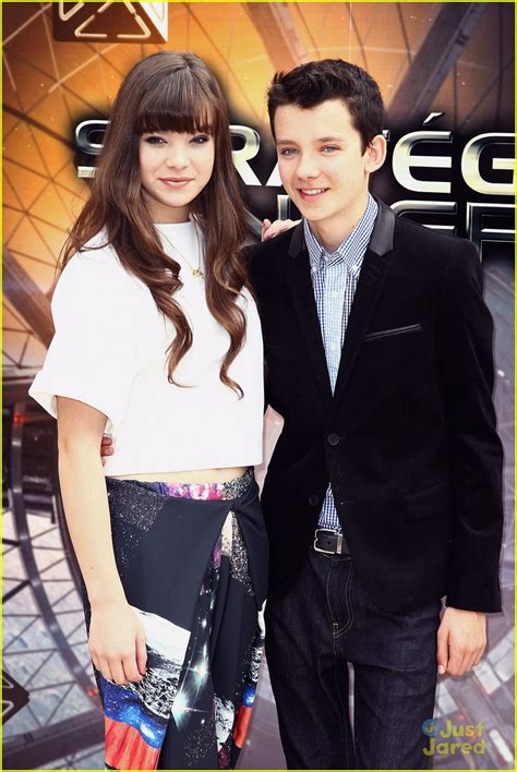 Hailee Steinfeld And Asa Butterfield Enders Game Paris Photo Call