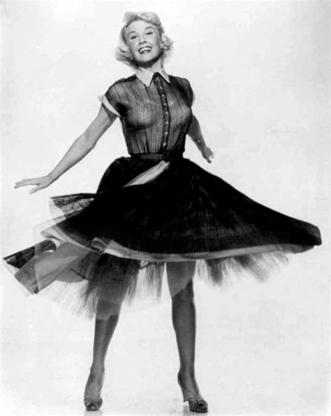 35 Stunning Black And White Photos Of A Young And Beautiful Doris Day