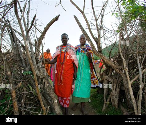 Kenya Masai Mara July 19 2011 Maasai Women Are Standing At The