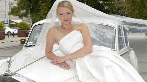 Szymon jest przystojny, wysportowany i pracuje jako lekarz w jednej z prywatnych warszawskich klinik, gdzie wzdychają do niego zarówno pacjentki, jak i żeńska część personelu. Repertuar - NoveKino Siedlce - kino cyfrowe 3D