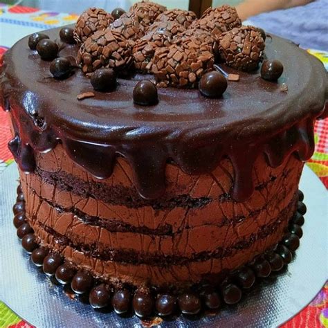 O seu recheio, por exemplo, é feito com mousse vegana de chocolate, que por si só já é uma sobremesa de dar água na boca. Recheio de Mousse de Chocolate Trufado - Receita Toda Hora