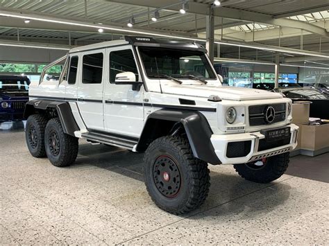 Crush Your Neighbor S Truck In This Mercedes G63 Amg 6x6 Carbuzz