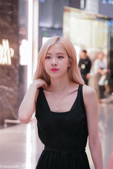 Pin by Dktmfl15 on BLACKPINK (블랙핑크) | Blackpink rose, Fashion, Blackpink