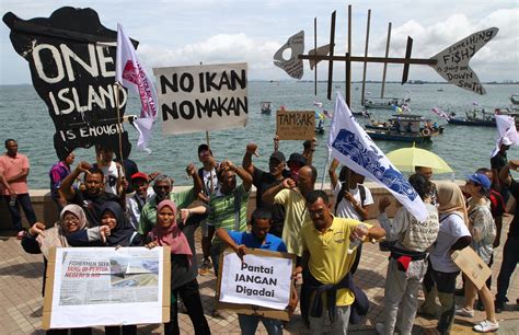 Penang Fishermen Protest Reclamation Project Say It Will Affect Their