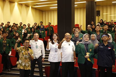 Dalam hal ini, yang menjadi fokus dari ilmu administrasi publik adalah teori organisasi dan ilmu manajemen. Bahas Masalah Kepemudaan dan Inovasi GBK, Asdep Humas ...