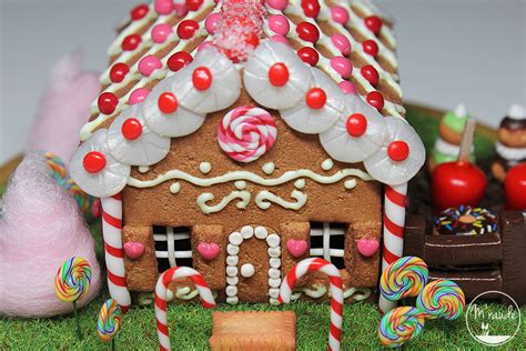 Jour 1, préparation du pain d'épices et tuiles du toit ; Bulle : La maison en pain d'épices d'Hansel et Gretel // M ...
