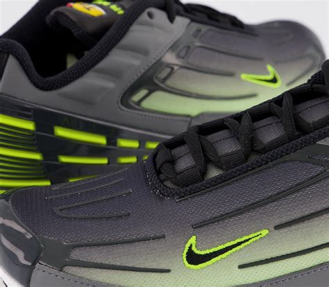 Nike Air Max Plus 3 Trainers Smoke Grey Black Dark Smoke Grey Lemon