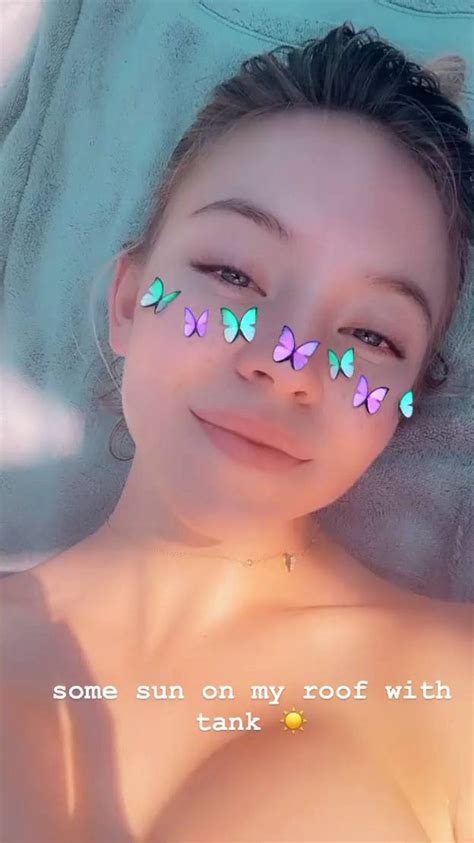 Sydney Sweeney Gives A Good Mood And Her Boobs Pics