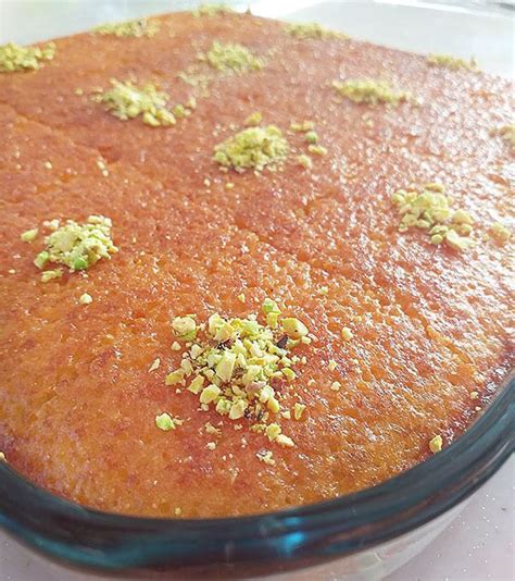 Wenn der zahnstocher trocken wird, nimm den gekochten revani aus dem ofen und gieße das sorbet darüber. Türkischer Grießkuchen - Revani Rezept | Rezepte ...