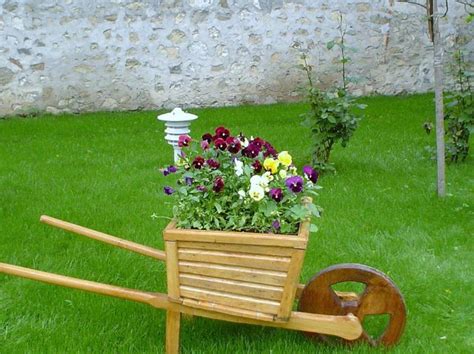 Old Wheelbarrows For Flowers Diy Fun World