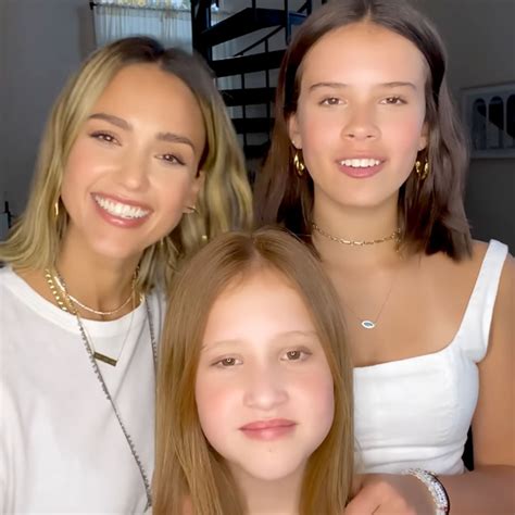 Jessica Alba Reveals Why She Now Goes To Therapy With Both Of Her Daughters Nestia