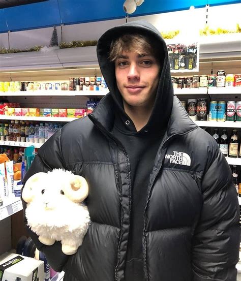 𝕿𝖔𝖇𝖎𝖊 𝕯𝖚𝖓𝖟𝖎𝖓𝖌𝖊𝖗 350 On Instagram Me And My New Homie🐑 Cute White