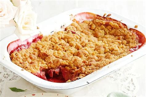 Apple And Rhubarb Crumble Blackberry And Apple Crumble Apple Crumble