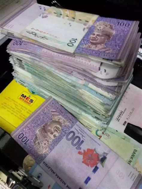 Gambar Pegang Duit Malaysia Banyak Malaysian Currency Rm50 Stock