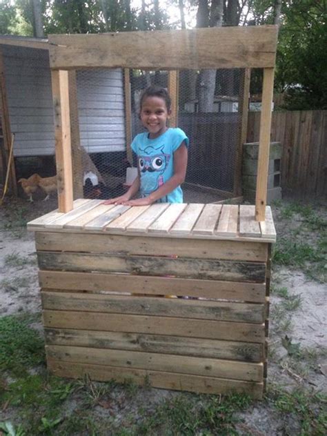 lemonade stand easy take apart and foldable for storage or transporting all from pallets
