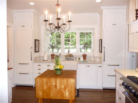 We offer quality building supplies, gorgeous flooring and kitchen countertops, bathroom remodeling materials, and so much more at a fraction of the cost of our competitors. Pasadena Federalist Style Kitchen - Farmhouse - Kitchen - Los Angeles - by Sierra Custom ...