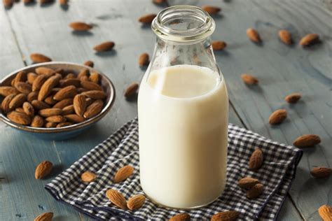 7 Benefits Of Almond Milk