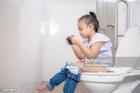 Girl Peeing On Toilet Stock Fotos Und Bilder Getty Images