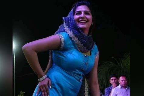 नीले सूट में छाई सपना चौधरी सोशल मीडिया पर गजब ढा रहा है ये Dance Video News18 हिंदी