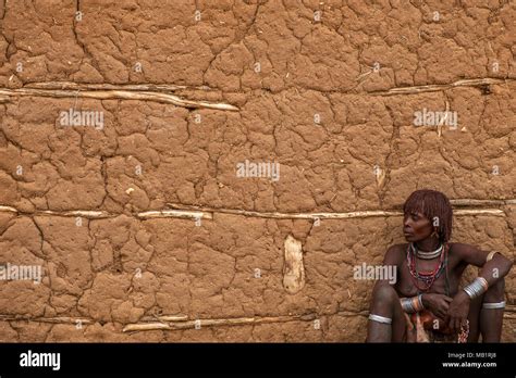 Turmi Ethiopia January Unidentified Hamer Tribe Woman