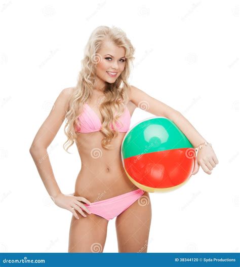 Mooie Vrouw In Bikini Met Strandbal Stock Foto Afbeelding Bestaande My Xxx Hot Girl