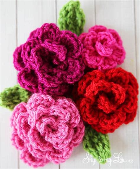 Create a cute, stylish, and bold personality this summer season with this dahlia top, an easy crochet pattern that all ladies will love to keep in possession. Free Easy Rose Crochet Pattern | Skip To My Lou
