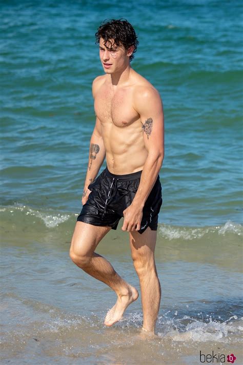 Shawn Mendes Con El Torso Desnudo En Miami Beach Shawn Mendes Y