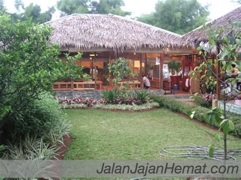 Perhatikan cara memilih bambu untuk rumah berikut ini. Rumah Bambu Unik 2010 - Ceria Bulat u