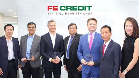 Mở app fe credit trên mobile để tiếp cận các sản phẩm vay tín chấp dễ dàng. Có nên mở thẻ tín dụng FE Credit hay không? ||Thẻ tín dụng