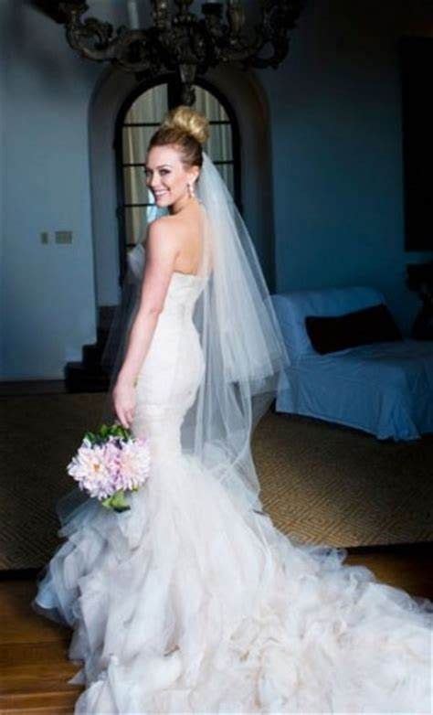 Hilary Duff Bride In 2020 Hilary Duff Wedding Dress Wedding Dresses