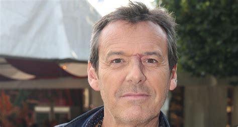 Et de poursuivre sur sa désormais célèbre tache sur le nez qu'il n'a pas vécue comme une force quand il était petit : Ce terrible surnom que Jean-Luc Reichmann portait quand il ...
