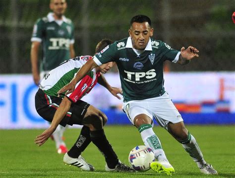 Santiago wanderers is chile's oldest soccer team. Ex volante de Santiago Wanderers comandaría el mediocampo ...
