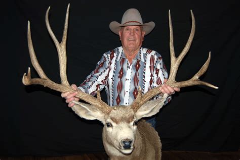 The 4 Biggest Mule Deer Kills In The Record Books ⋆ Outdoor Enthusiast