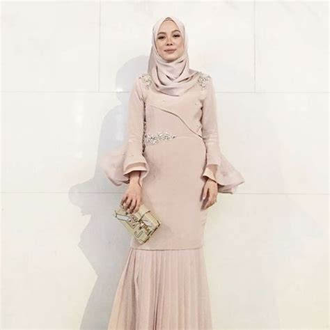 Maybe you would like to learn more about one of these? Dress Brokat Untuk / Bikin Semua Terpukau Ini 5 Gaun ...