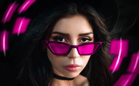 2048x1280 Black Hair Sunglasses Brown Eyes Girl Woman Model Face Wallpaper