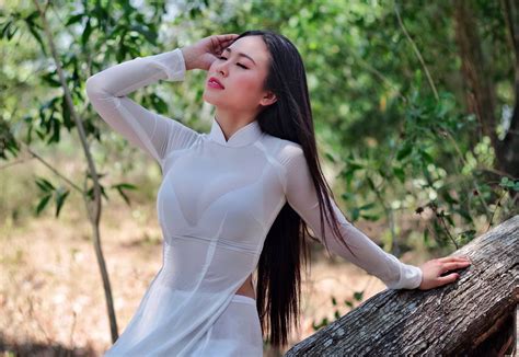 Bộ ảnh Gái Xinh Mặc áo Dài Mỏng Dù Kín Nhưng Vẫn Sexy Hấp Dẫn Không Tưởng