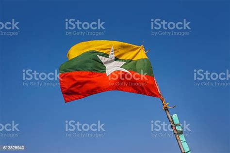 Bendera Myanmar Foto Stok Unduh Gambar Sekarang Angin Bendera