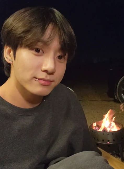 ̈ On Twitter Jungkook Showing His Little Camp Fire 🤍 Dbiuqciodv Twitter