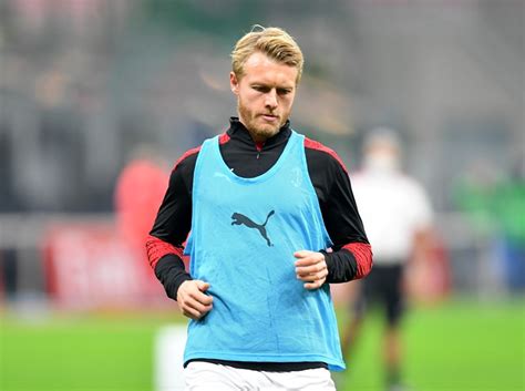 Find the latest simon kjaer news, stats, transfer rumours, photos, titles, clubs, goals scored this season and more. Simon Kjaer Cedera, AC Milan Krisis Bek Tengah : Okezone Bola