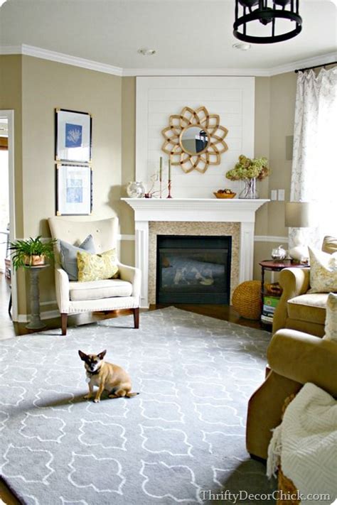 When designing your living room, the area rug should be the first thing you choose. The new family room (rug) | Chimenea de esquina, Chimeneas