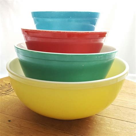 Vintage Pyrex Primary Mixing Bowl Set Complete Set From The Etsy Canada Pyrex Vintage