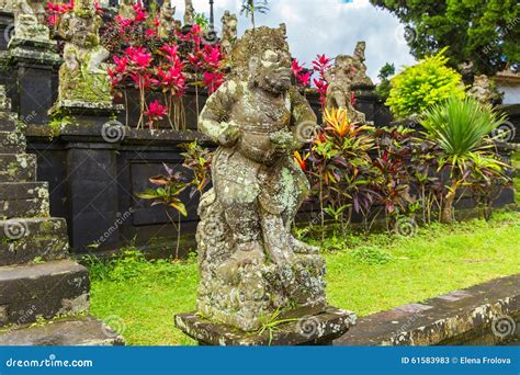 Statua Di Dio Di Balinese Nel Complesso Del Tempio Bali Indonesia